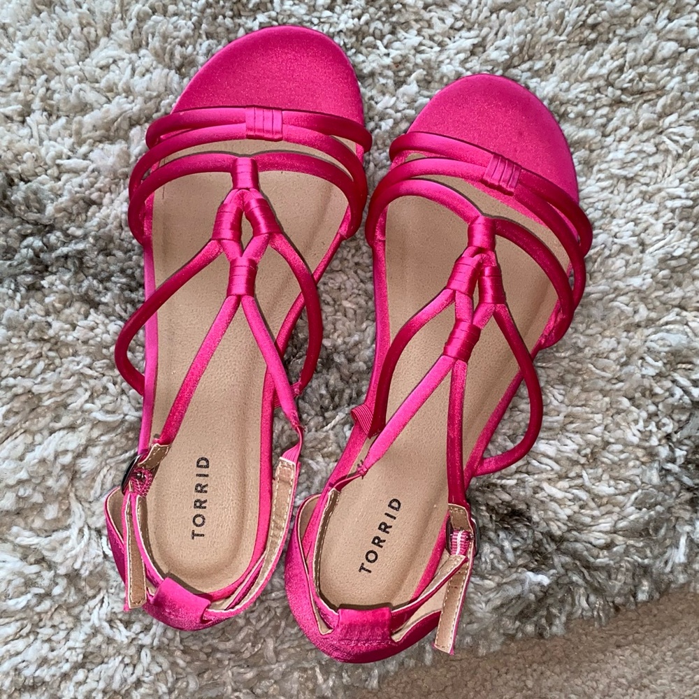Torrid sz 9 WW hit pink satin braided sandal EUC